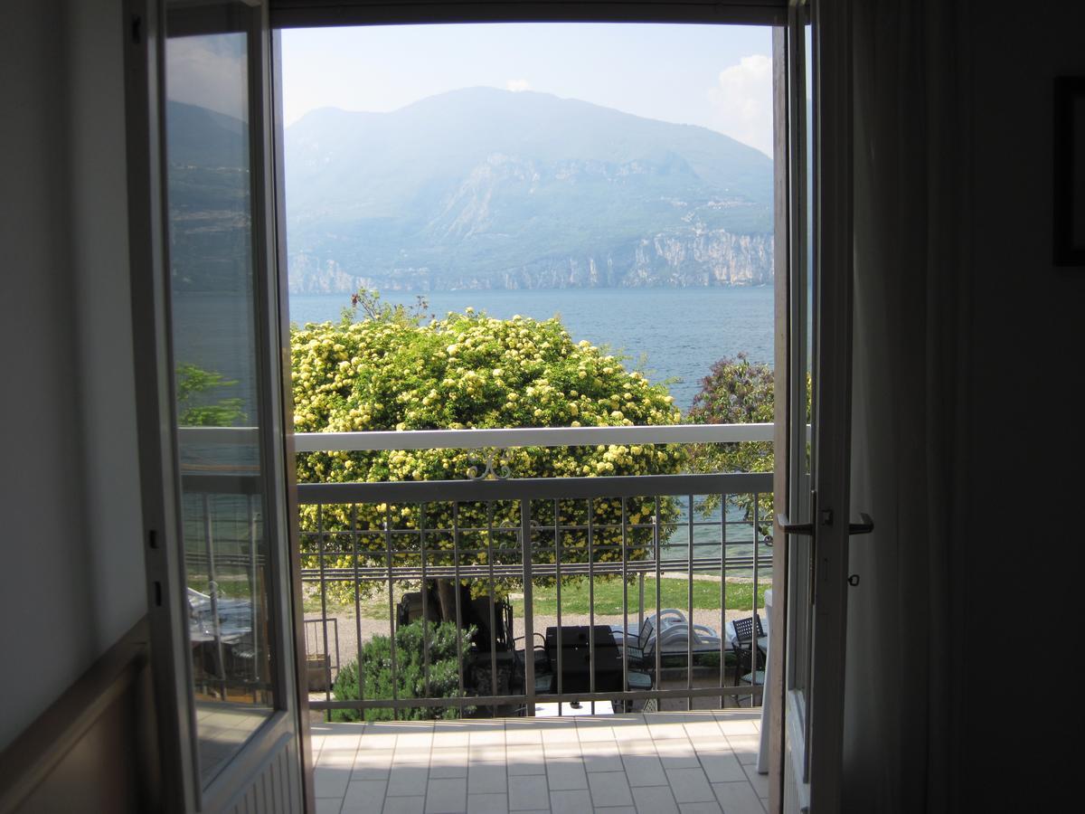 Piccolo Hotel Direkt Am See Бренцоне-суль-Гарда Экстерьер фото