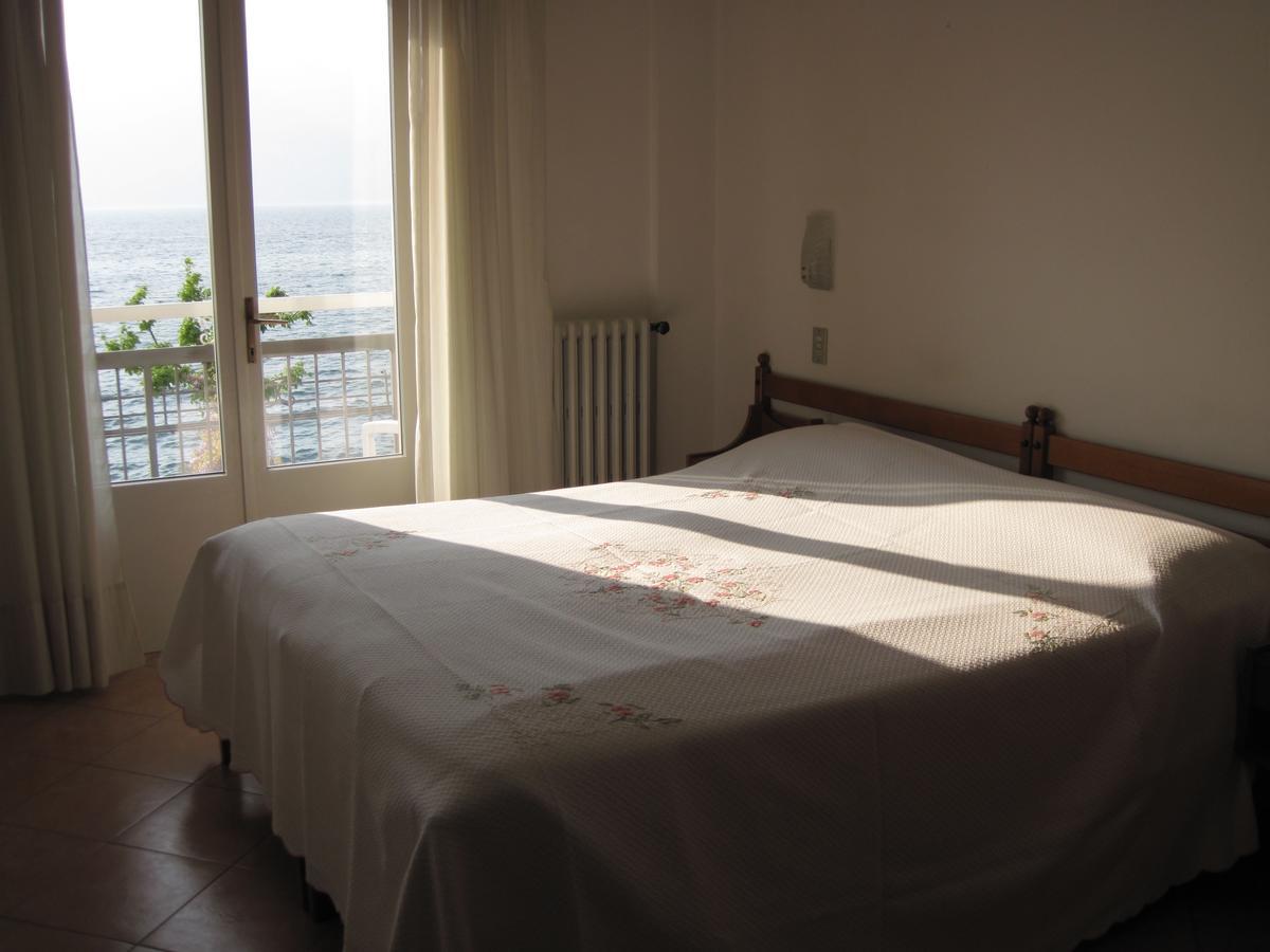 Piccolo Hotel Direkt Am See Бренцоне-суль-Гарда Экстерьер фото