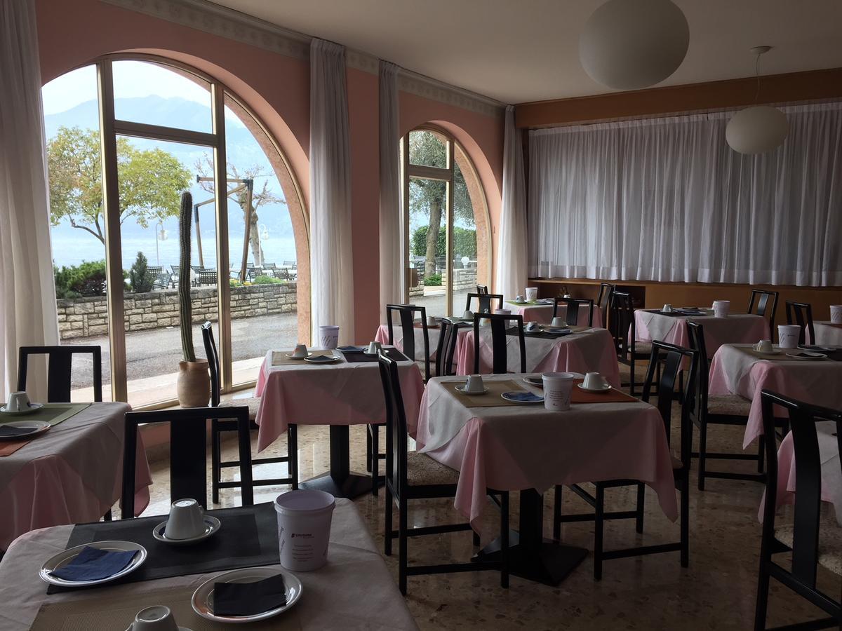 Piccolo Hotel Direkt Am See Бренцоне-суль-Гарда Экстерьер фото